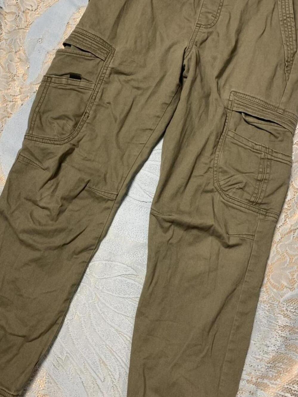 Women’s wrangler olive cargo pants.